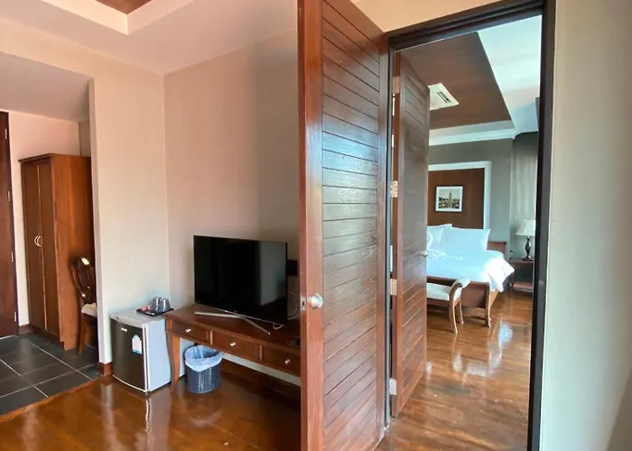 Yotaka Hotel 3*